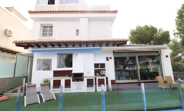 Resale - Villa - Orihuela Costa - Montezenia
