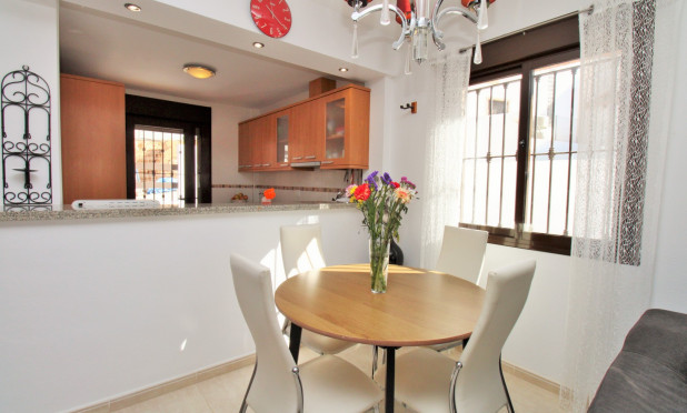 Resale - Villa - Villamartín - PAU 8