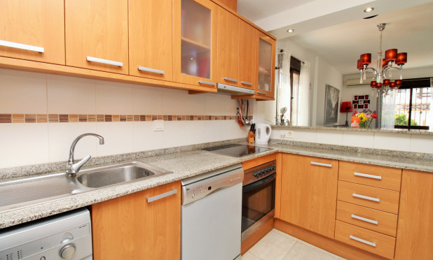 Resale - Villa - Villamartín - PAU 8