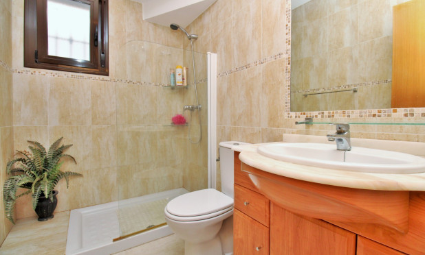 Resale - Villa - Villamartín - PAU 8