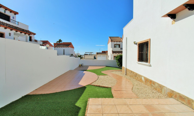 Resale - Villa - Villamartín - PAU 8