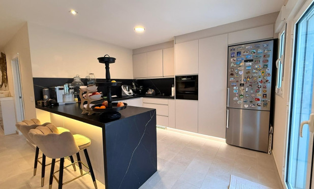 Resale - Apartment / flat - Vergel