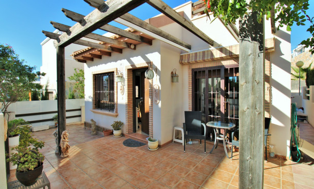 Resale - Villa - Villamartín - PAU 8