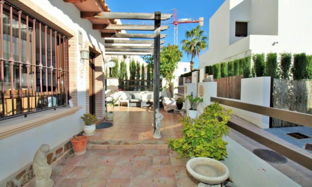 Resale - Villa - Villamartín - PAU 8