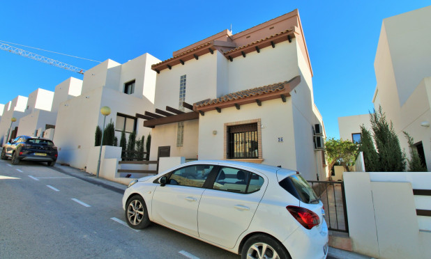 Resale - Villa - Villamartín - PAU 8