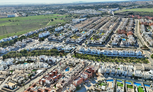 Resale - Villa - Villamartín - PAU 8