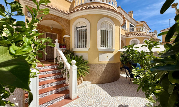 Resale - Villa - Orihuela Costa - Villamartín