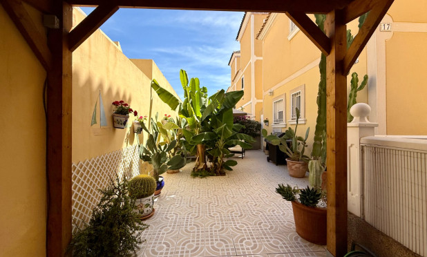 Resale - Villa - Orihuela Costa - Villamartín