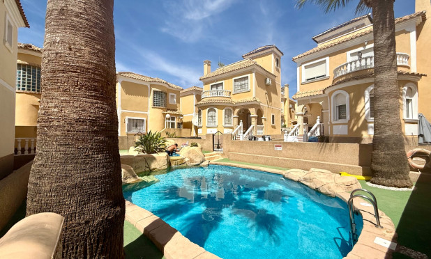 Resale - Villa - Orihuela Costa - Villamartín