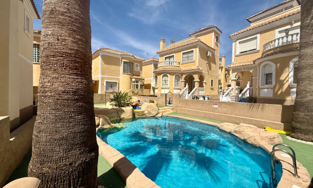 Resale - Villa - Orihuela Costa - Villamartín