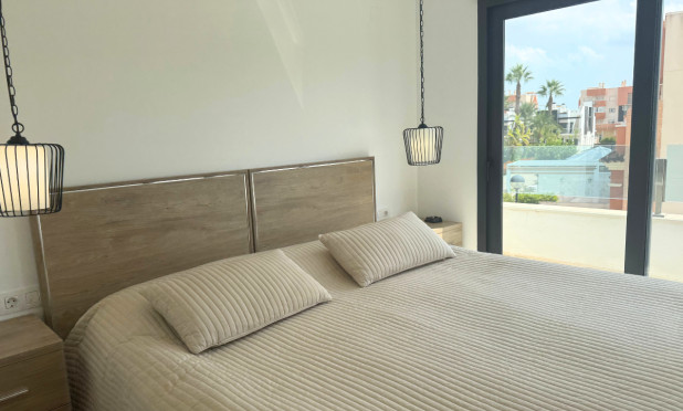 Herverkoop - Herenhuis - Playa Flamenca