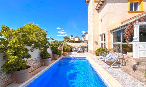 Resale - Villa - Orihuela Costa - La Zenia