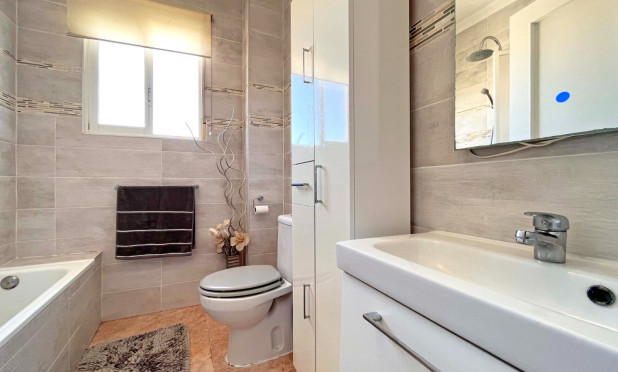 Resale - Villa - Orihuela Costa - La Zenia