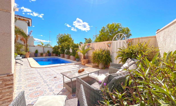 Resale - Villa - Orihuela Costa - La Zenia