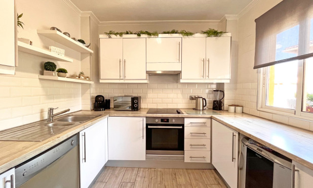 Resale - Villa - Orihuela Costa - La Zenia