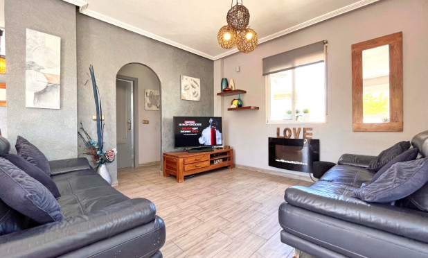 Resale - Villa - Orihuela Costa - La Zenia