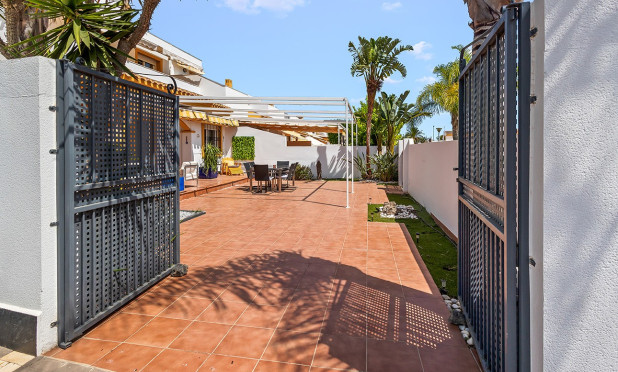 Resale - Villa - Torre de la Horadada - Pueblo Latino