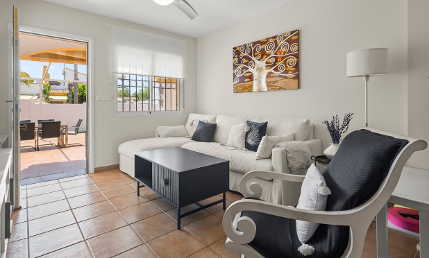 Resale - Villa - Torre de la Horadada - Pueblo Latino