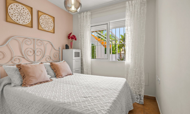 Resale - Villa - Torre de la Horadada - Pueblo Latino