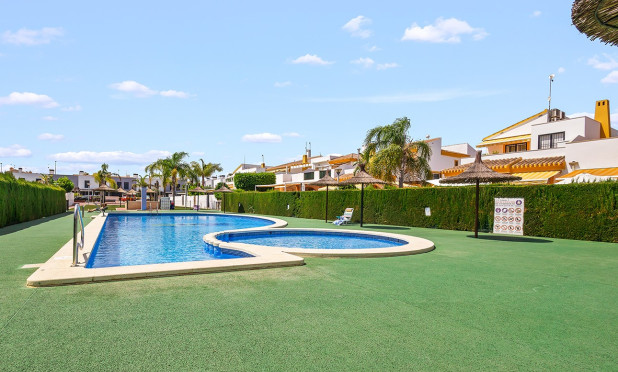 Resale - Villa - Torre de la Horadada - Pueblo Latino