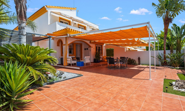 Resale - Villa - Torre de la Horadada - Pueblo Latino