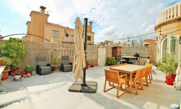 Resale - Townhouse - Villamartín