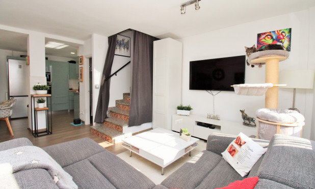 Resale - Townhouse - Villamartín