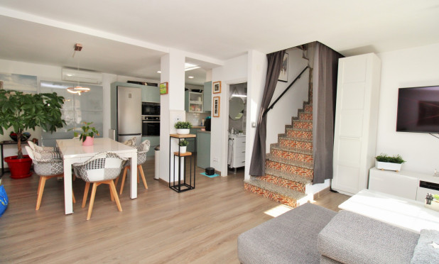 Resale - Townhouse - Villamartín