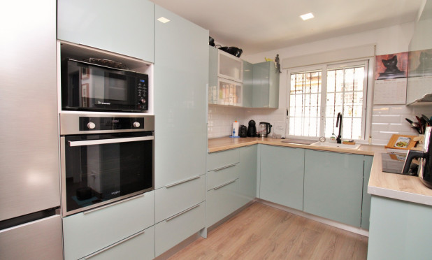 Resale - Townhouse - Villamartín