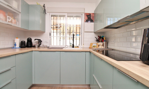 Resale - Townhouse - Villamartín