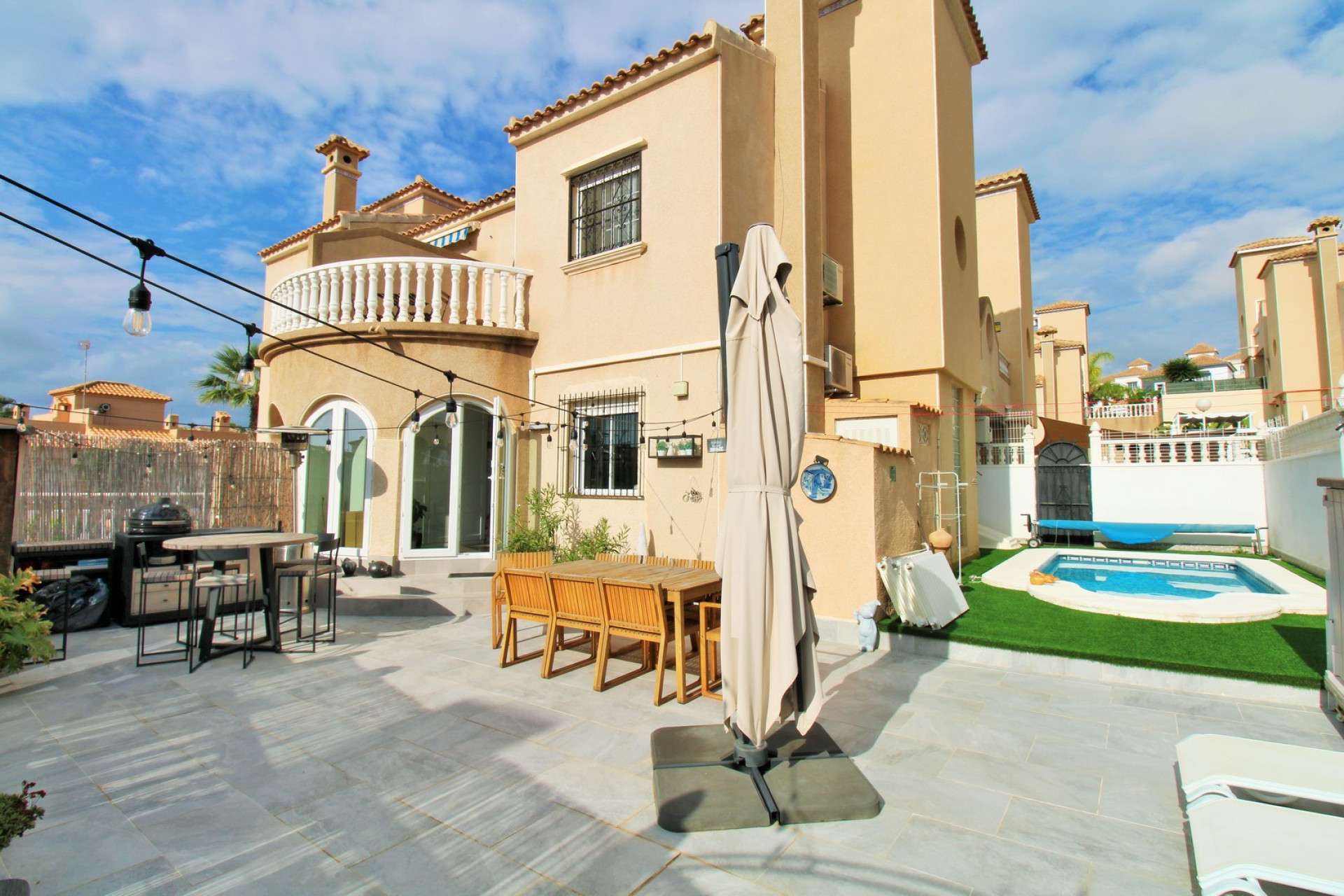 Resale - Townhouse - Villamartín
