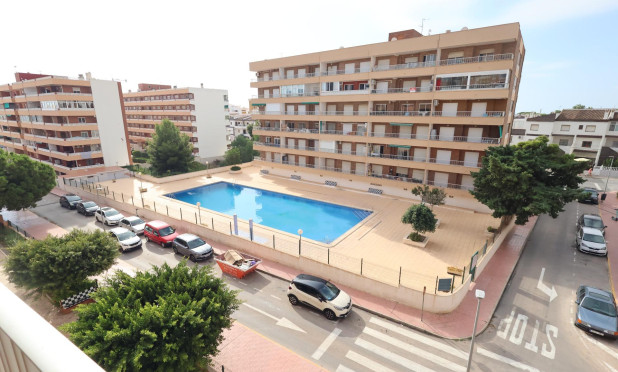 Resale - Apartment / flat - Torrevieja - Punta Prima