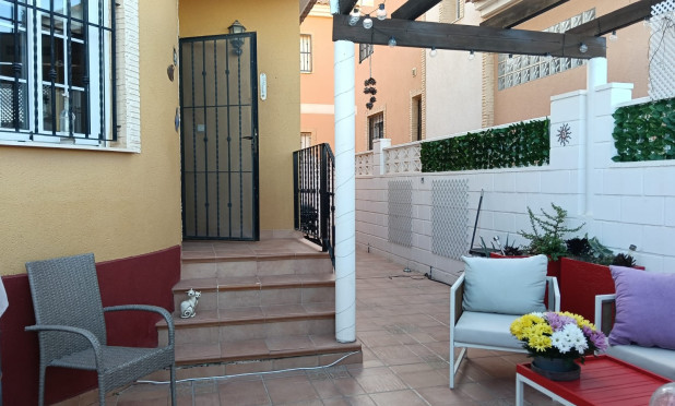 Resale - Villa - Los Montesinos - La Herrada