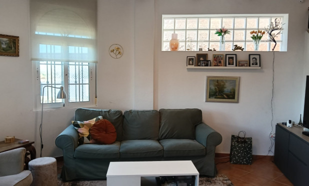 Resale - Villa - Los Montesinos - La Herrada