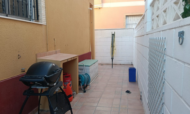 Resale - Villa - Los Montesinos - La Herrada