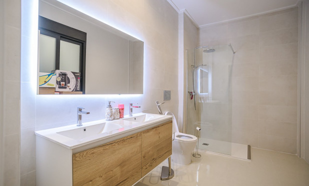 Odsprzedaż - Mieszkanie w bloku - Torrevieja - torrevieja