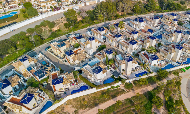 Resale - Villa - Orihuela Costa - Playa Flamenca