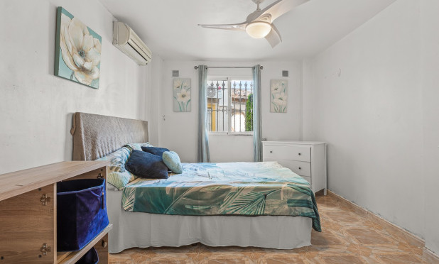 Resale - Villa - Orihuela Costa - Playa Flamenca