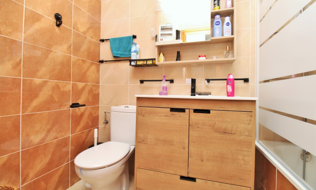 Odsprzedaż - Kamienica - San Miguel de Salinas