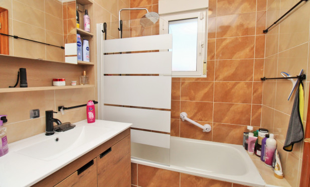 Odsprzedaż - Kamienica - San Miguel de Salinas