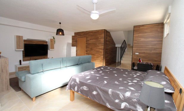 Odsprzedaż - Kamienica - San Miguel de Salinas