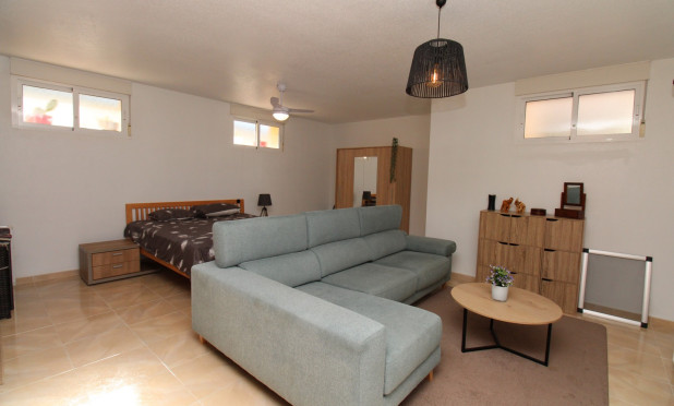 Odsprzedaż - Kamienica - San Miguel de Salinas