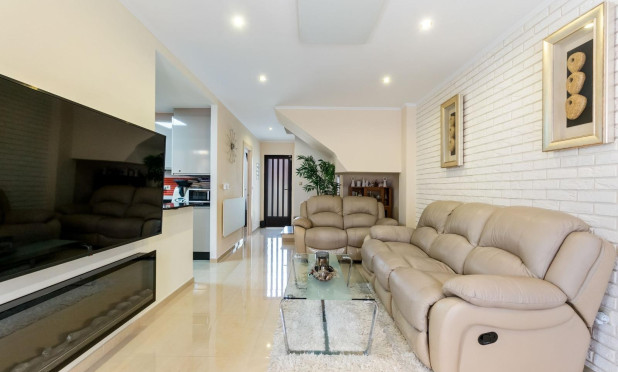 Resale - Townhouse - Torrevieja - Aguas Nuevas