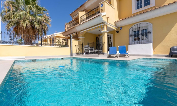 Resale - Villa - Villamartín - Los Dolses