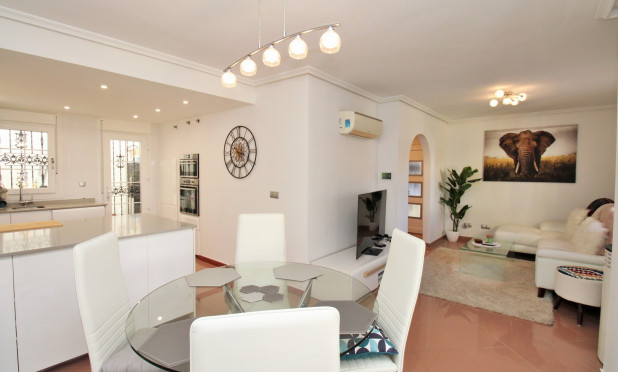 Resale - Villa - Villamartín - Los Dolses