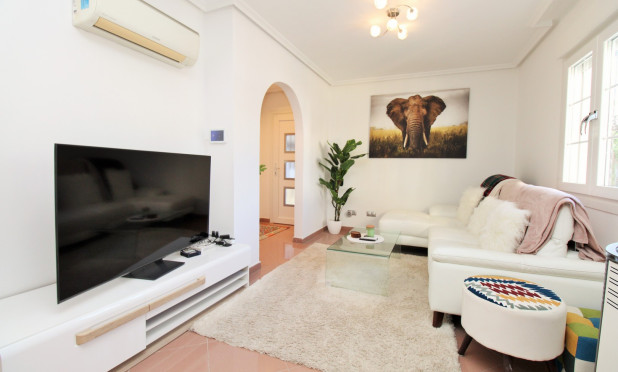 Resale - Villa - Villamartín - Los Dolses