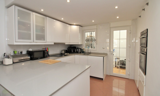 Resale - Villa - Villamartín - Los Dolses