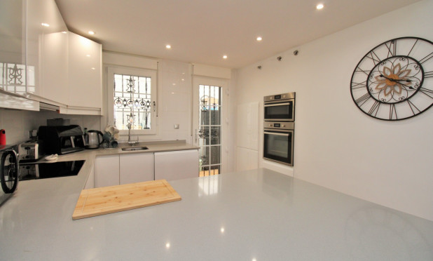 Resale - Villa - Villamartín - Los Dolses