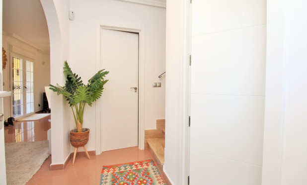 Resale - Villa - Villamartín - Los Dolses