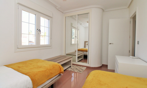 Resale - Villa - Villamartín - Los Dolses